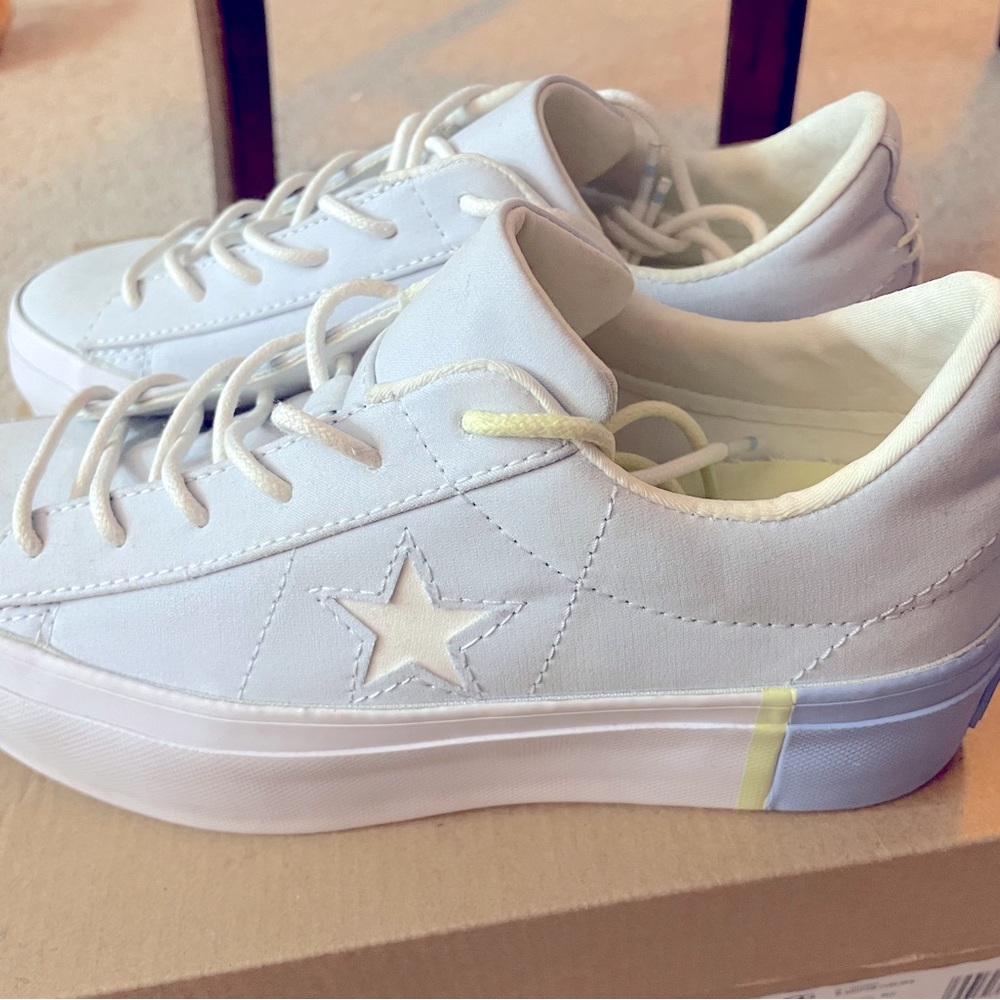 Never been worn, Converse Platform One Star Women's OX sneakers. Size 5